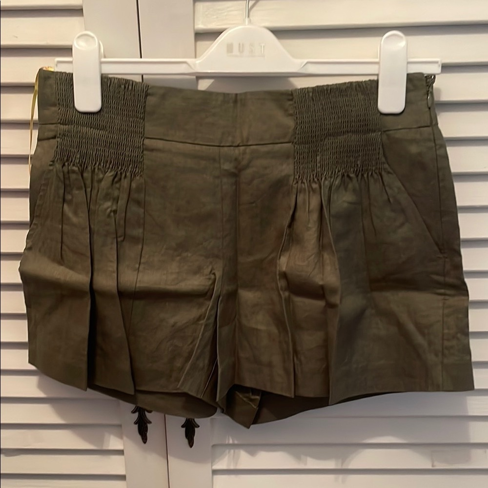 New Catherine Malandrino Green /olive linen  Shorts Relaxed Fit  size2